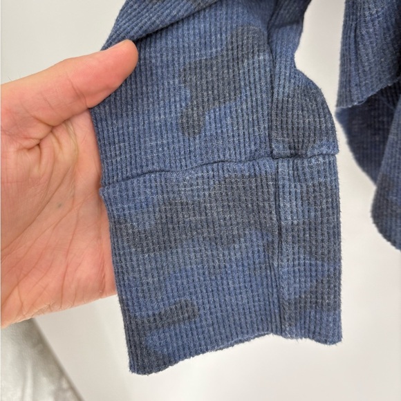 Michael Stars Blue Evereve Marcy Camo Print Thermal Tunic Top Womens Medium - Picture 6 of 12